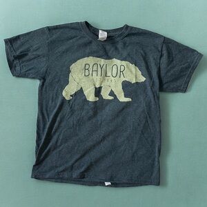 Baylor Bears Tshirt.. Size is a youth medium. 50% cotton, 50% polyester.